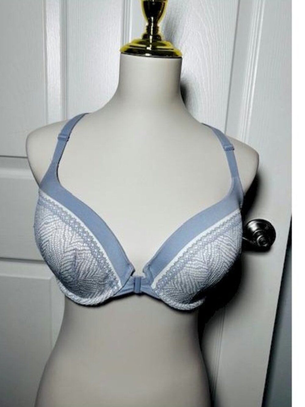VICTORIA'S SECRET Blue Memory fit front close demi bra size 36 DD